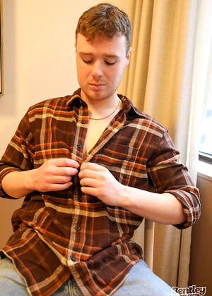 Sexy Tom Robinson strips in this mid winter shoot