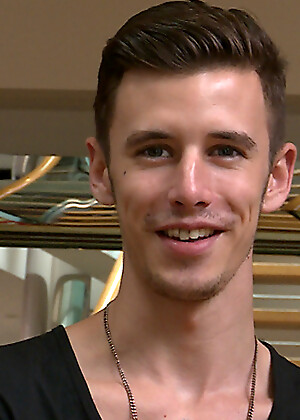 Tall & Tattood Straight Lad Damian jacking off