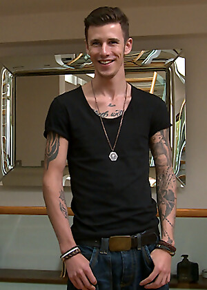 Tall & Tattood Straight Lad Damian jacking off