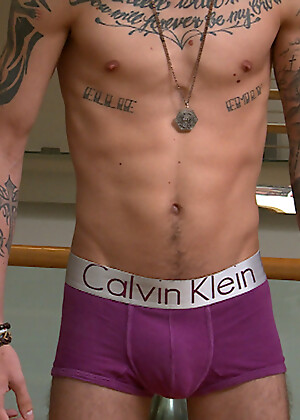 Tall & Tattood Straight Lad Damian jacking off