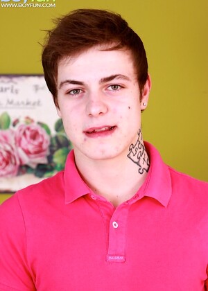 Tattooed Tomas Ashen spews cum on his chest.