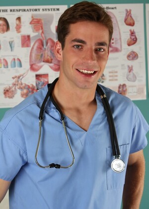 Gay doctor Bradley Hudson & his hunky patient suck each other's big dick