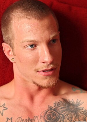 Muscular gay men Slate Steele & Jaxon Colt suck dick before having anal sex