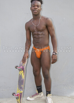 Uncut Tyreke Skates Nude! Haitian Jock Returns for the Holidays: Pumps Iron, Pees, Basketball, Yoga & Santa Blasts 7 Loads only here!