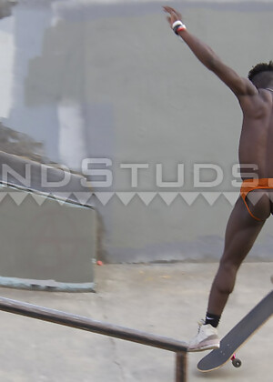 Uncut Tyreke Skates Nude! Haitian Jock Returns for the Holidays: Pumps Iron, Pees, Basketball, Yoga & Santa Blasts 7 Loads only here!