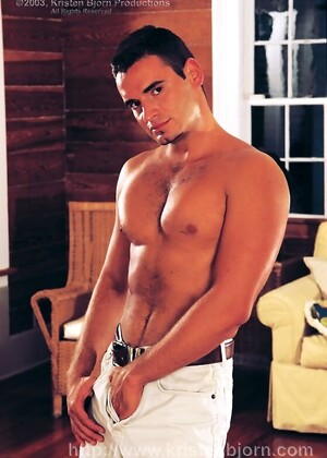 Brunette Guillermo Pastores jack off  - Set 1
