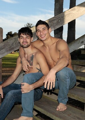 Sexy gays with muscles Leeroy Jones and Jim Nasty fuck each other