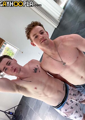 Mason Skyy Helps Kane Hardy Work A Late Night Nut Out!