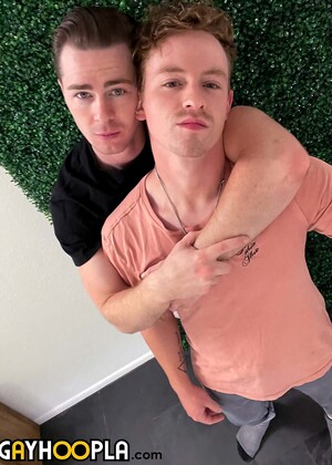 Mason Skyy Helps Kane Hardy Work A Late Night Nut Out!