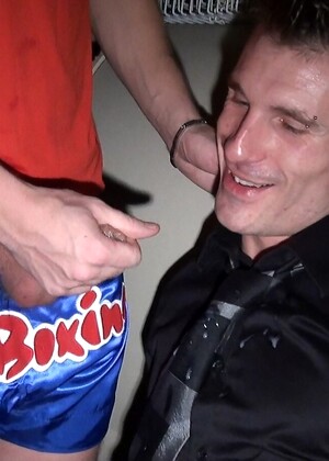Gay boxing champion Kameron Frost bangs stallion Picwik in the ass