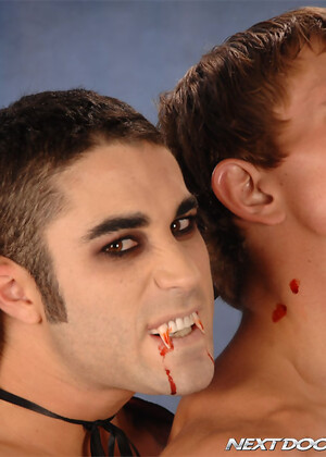 Kinky amateur gays Marcus Mojo and Samuel O'Toole fuck in vampire fetish sex