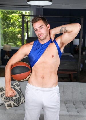 Muscular gay dudes Carter Woods and Elliot Finn ride each other's dick