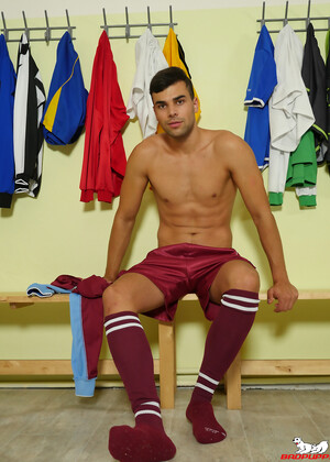Joel Vargas solo in a locker room