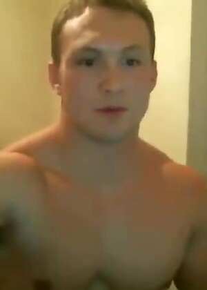 Muscle Jock Brad Bisons First-Time LIVE Webcam Cum Show