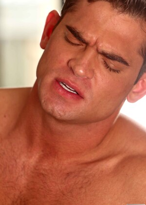 Stunning gay dudes James Huntsman and Luke Milan undress before oral sex