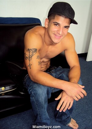 Hot muscled stud naked