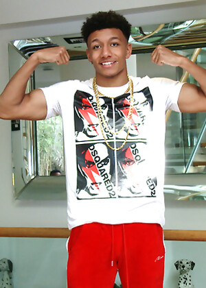 Straight Young & Extremely Ripped Tyler shows his perfect body