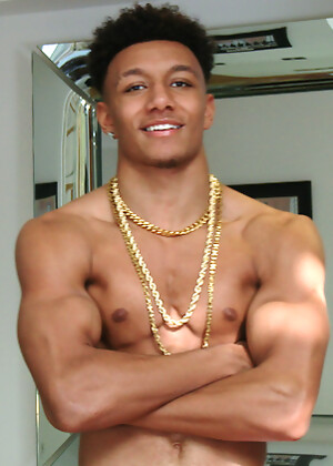 Straight Young & Extremely Ripped Tyler shows his perfect body