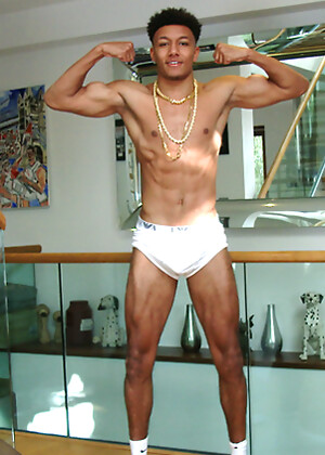 Straight Young & Extremely Ripped Tyler shows his perfect body