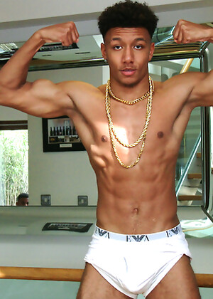 Straight Young & Extremely Ripped Tyler shows his perfect body