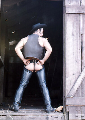 Hot muscle hunk naked