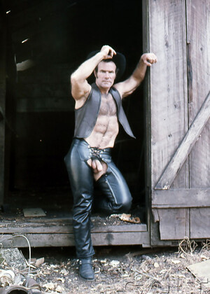 Hot muscle hunk naked
