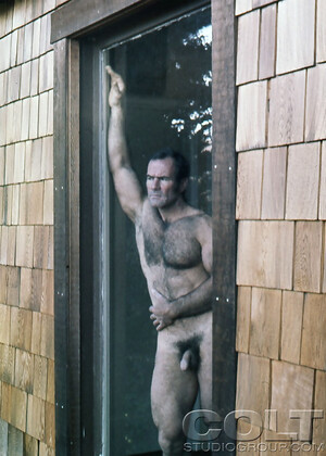 Hot muscle hunk naked