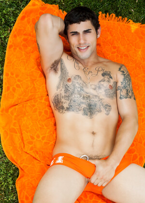 Brunette stud Jimmy Clay strokes dick