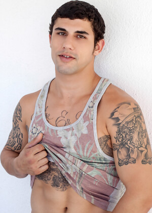 Brunette stud Jimmy Clay strokes dick