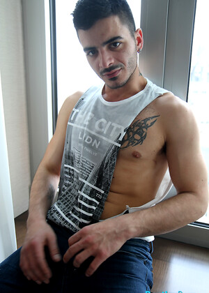 New mate alert - Aro Damacino's first porn shoot