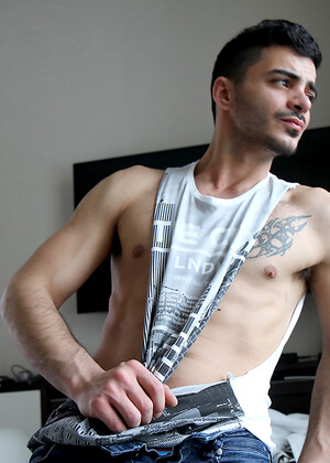 New mate alert - Aro Damacino's first porn shoot