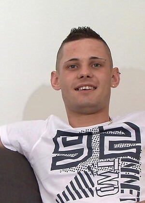 What a hot hot newbie we have this week, allow me to have the honour of introducing the super sexy, short, sexual dynamo that is Ryder!