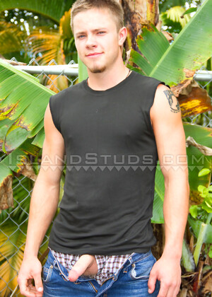Marine Bobby is BACK! Shooting a Big Load Outdoors in Hawaii!