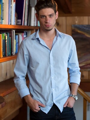 Athletic hunks Michael Del Ray & Jacob Peterson have steamy oral & anal sex