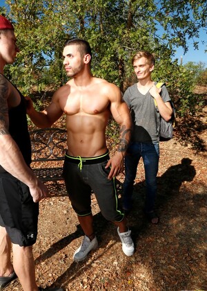 Kinky muscle man Arad Winwin fucking his skinny buddy Cody Blake on a bench in the park