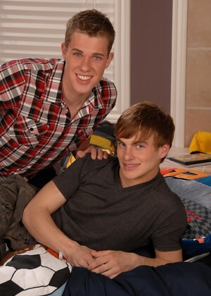 Sexy boys Noah Brooks & Logan Lush suck each other's dicks