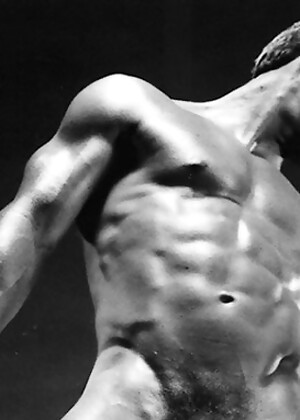 Muscle man Kirk Evans naked