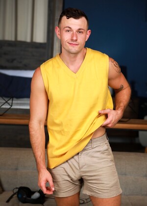 Muscular gay amateurs undress and bang hard in bareback couch action